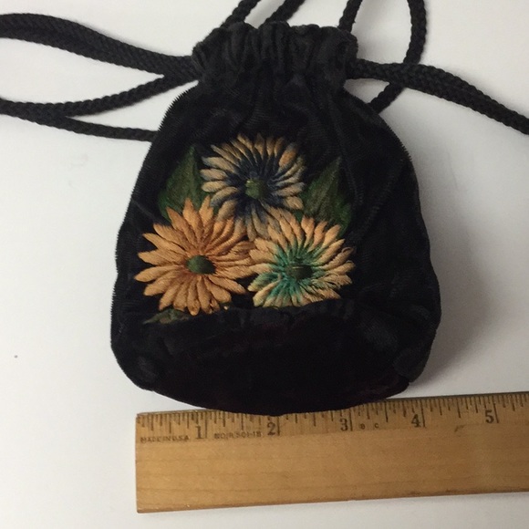 VINTAGE Velvet Bag Flower Embroidery Cinch Top Black Multi - Picture 4 of 5
